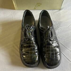 Helle comfort romu’s dark blue leather size 8.5 women’s shoes